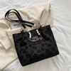 Shopping bag from pearl, capacious chain, one-shoulder bag, 2022 collection, internet celebrity