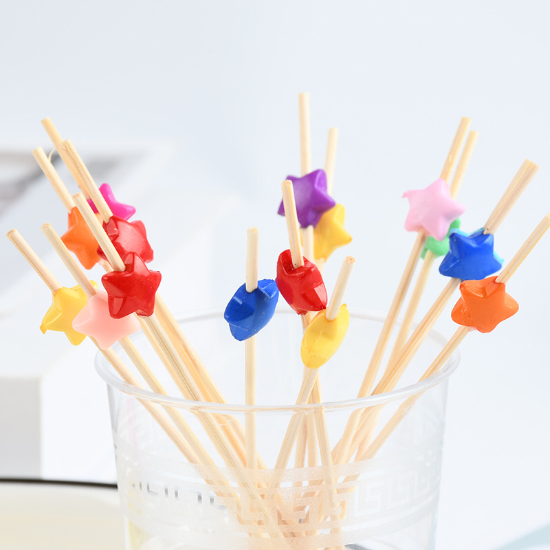 Suministro al por mayor de un palo de fruta desechable, cadena de frutas coloridas, palo de bambú, cadena de limón