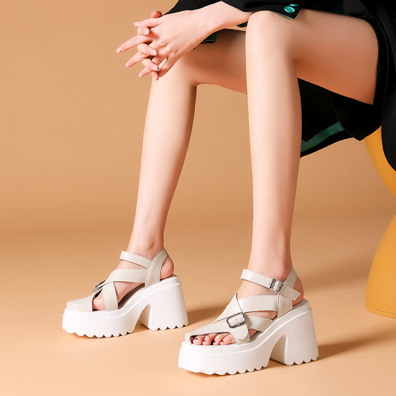 Dép sandal nữ quai chữ V đế bệt mềm mại — Đen, Trắng sọc
