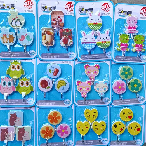 Hot selling plastic and beautiful super strong adhesive hooks creative cartoon wall hooks wholesale supply from two yuan store