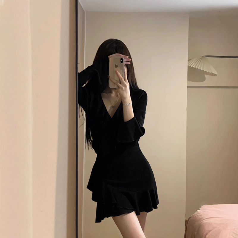 French Little Black Dress, High-End V Neck Dress for Women, Autum New Design, Ruffled Waist and Hip Short Skirt French Little Black Dress, High-End V Neck Dress for Women, Autum New Design, Ruffled Waist and Hip Short Skirt