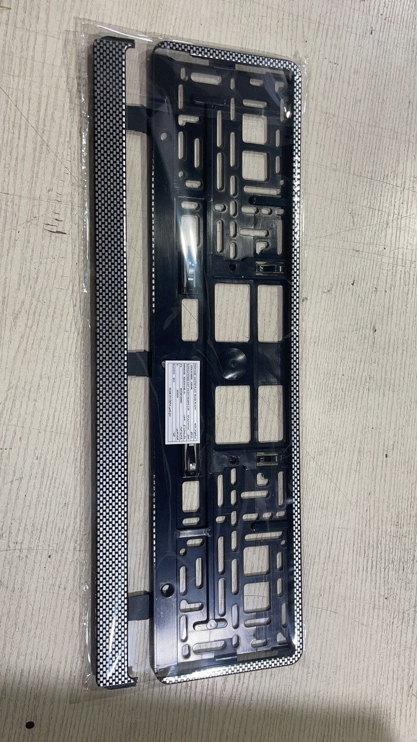 Узор из углеродного волокна по всему периметру