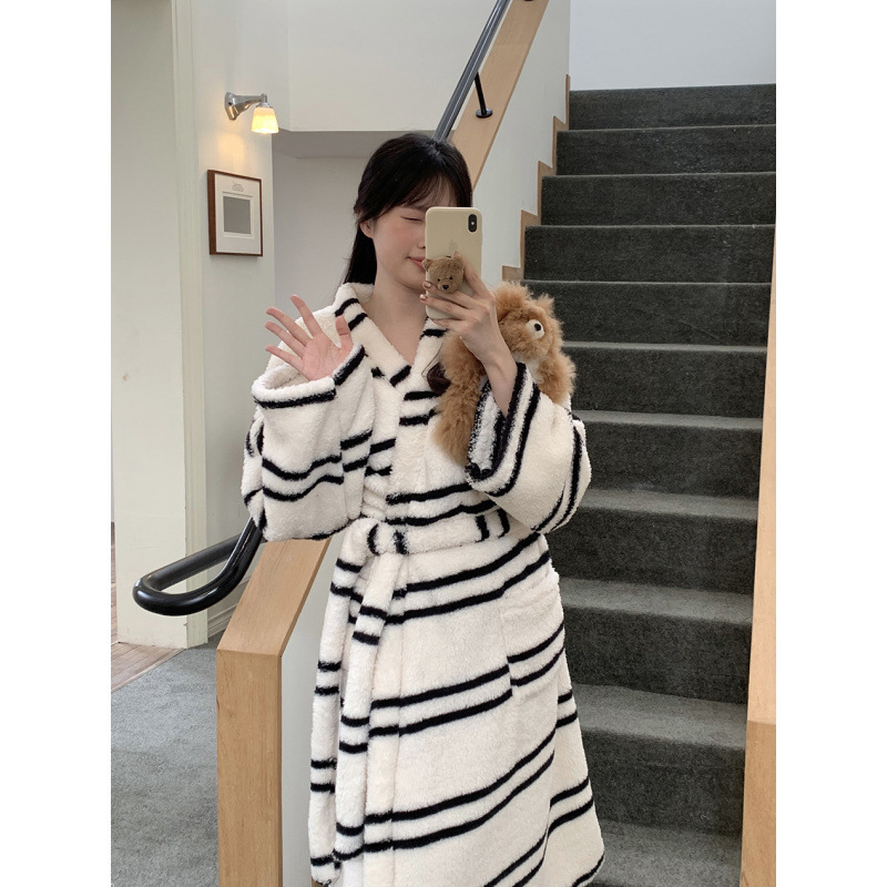 Real Shot 2025Ins Winter Thickeneded Double-Sided Velvet Retro Stripesd Korean Home Wear Nightgown Bathrobe Export Wholesale