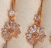 Daisies pendientes de orejas de lujo ligero de diseño de alto nivel gancho de orejas de flores pequeñas joyas de orejas frescas al por mayor pendientes transfronterizos al por mayor
