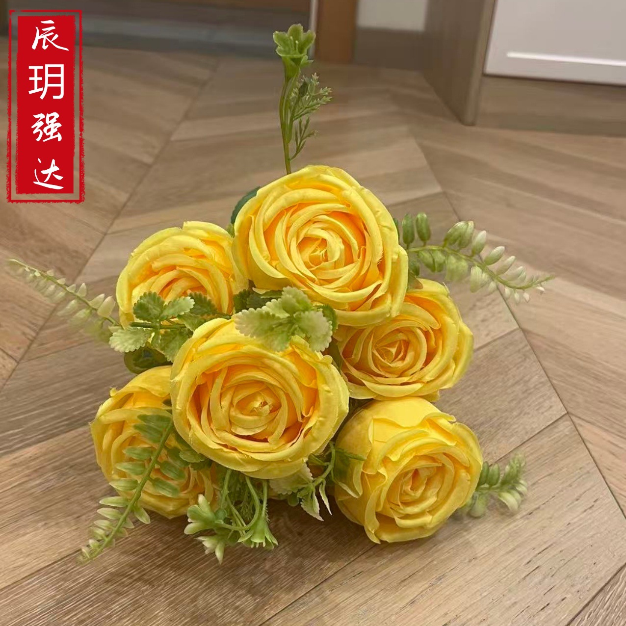 밝은 노란색