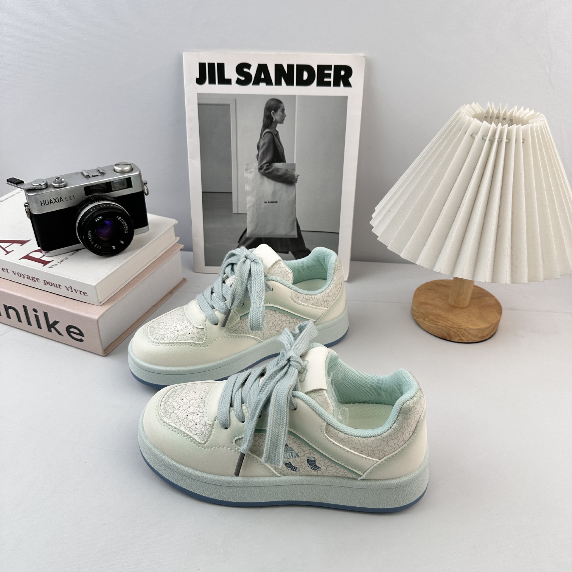 Zapatos blancos de fondo grueso de estudiantes de ondas distantes para mujeres 2025 otoño in-mode universal de moda de estudiantes zapatos de skate casuales zapatos de pan