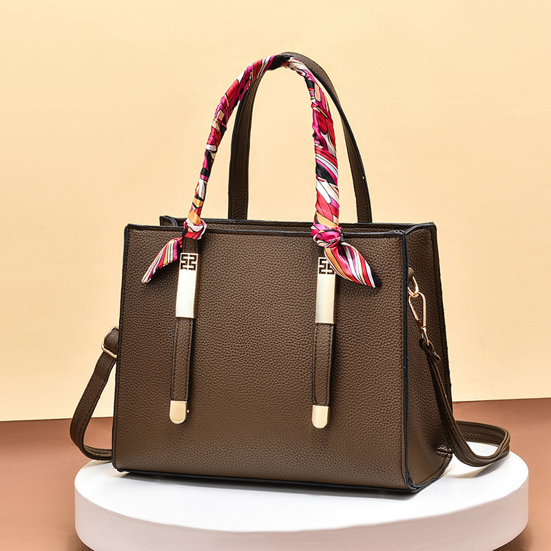 Large-capacity one-shoulder leather handbag - Black