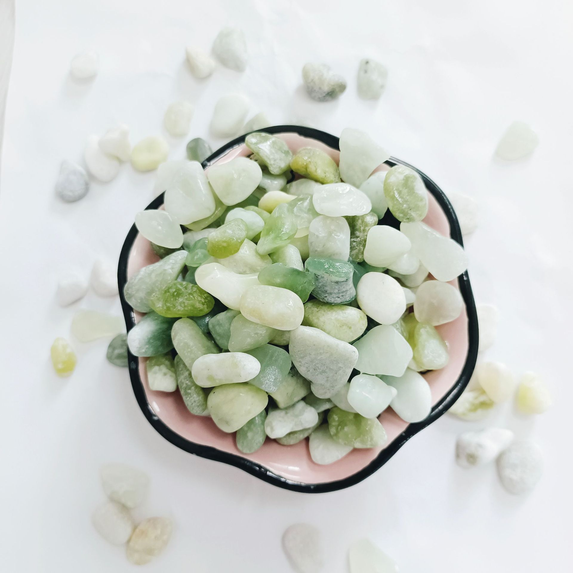 厂家批发丹东绿玉石颗粒 水磨石绿色碎石子 透水地坪绿石子鹅卵石