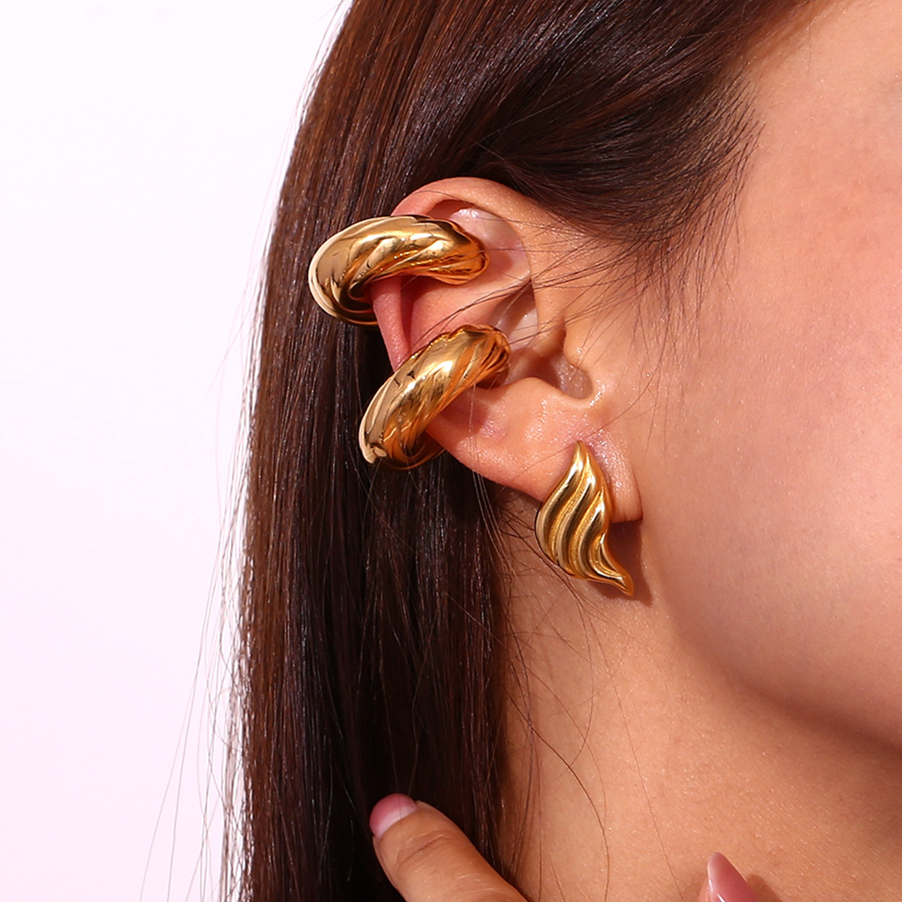 Solid Color Pattern PVD Coated Real Gold Plated Solid Color Stainless Steel Simple Style Waterproof Non Tarnish Ear Cuffs