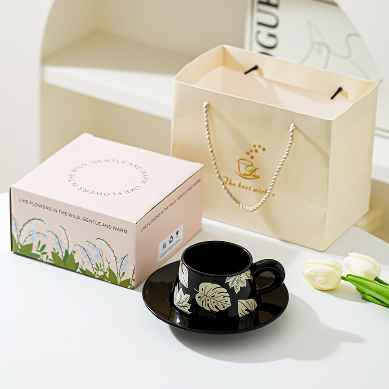 Trabajadores de oficina creativos Té de la tarde Taza de café Juego de platillos Taza de cerámica Sentido de alta gama Taza de regalo para recién casados