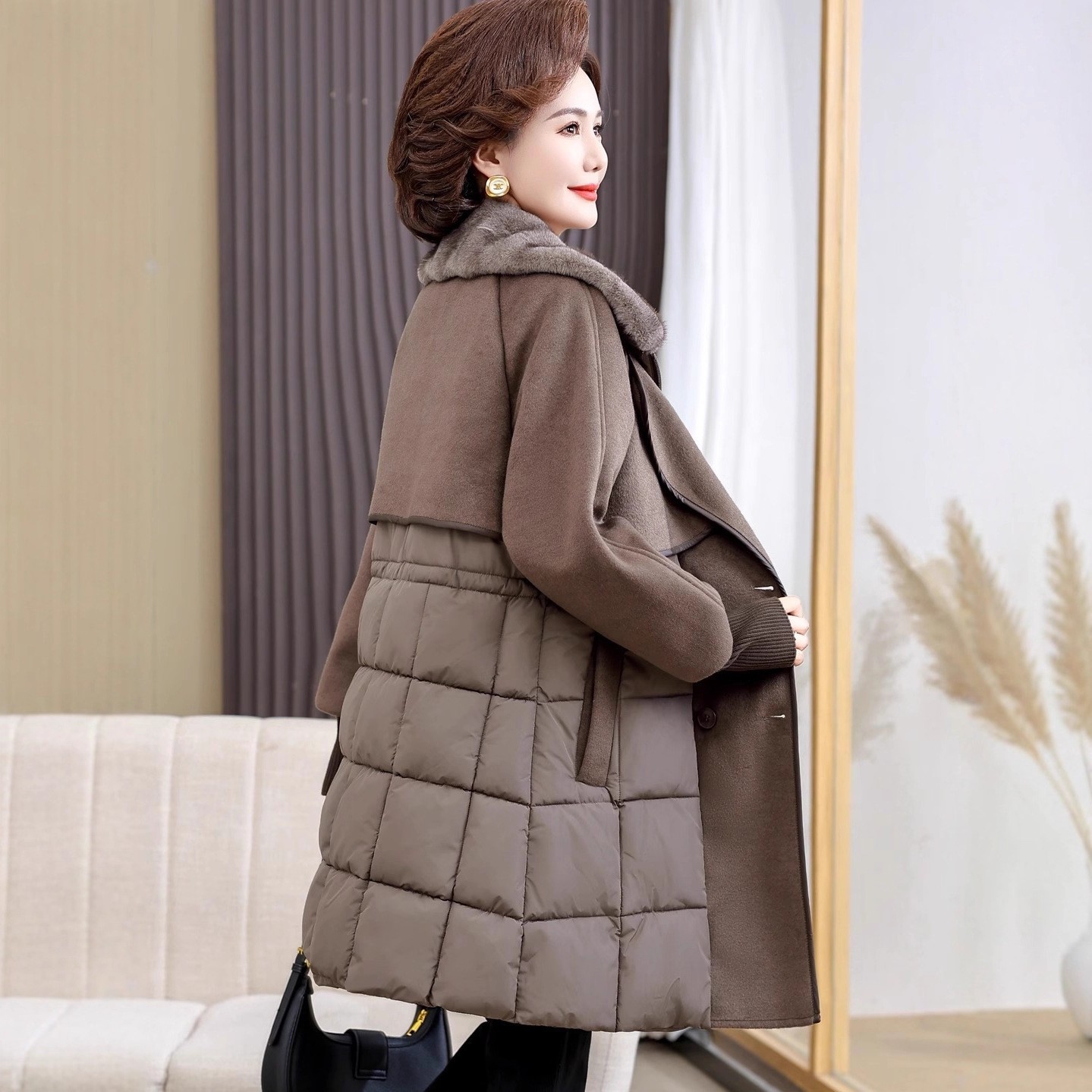 2025 invierno nuevo abrigo de algodón de pluma para mujeres de largo y grueso abrigo de algodón de moda versátil chaqueta de algodón madres de mediana edad image 3