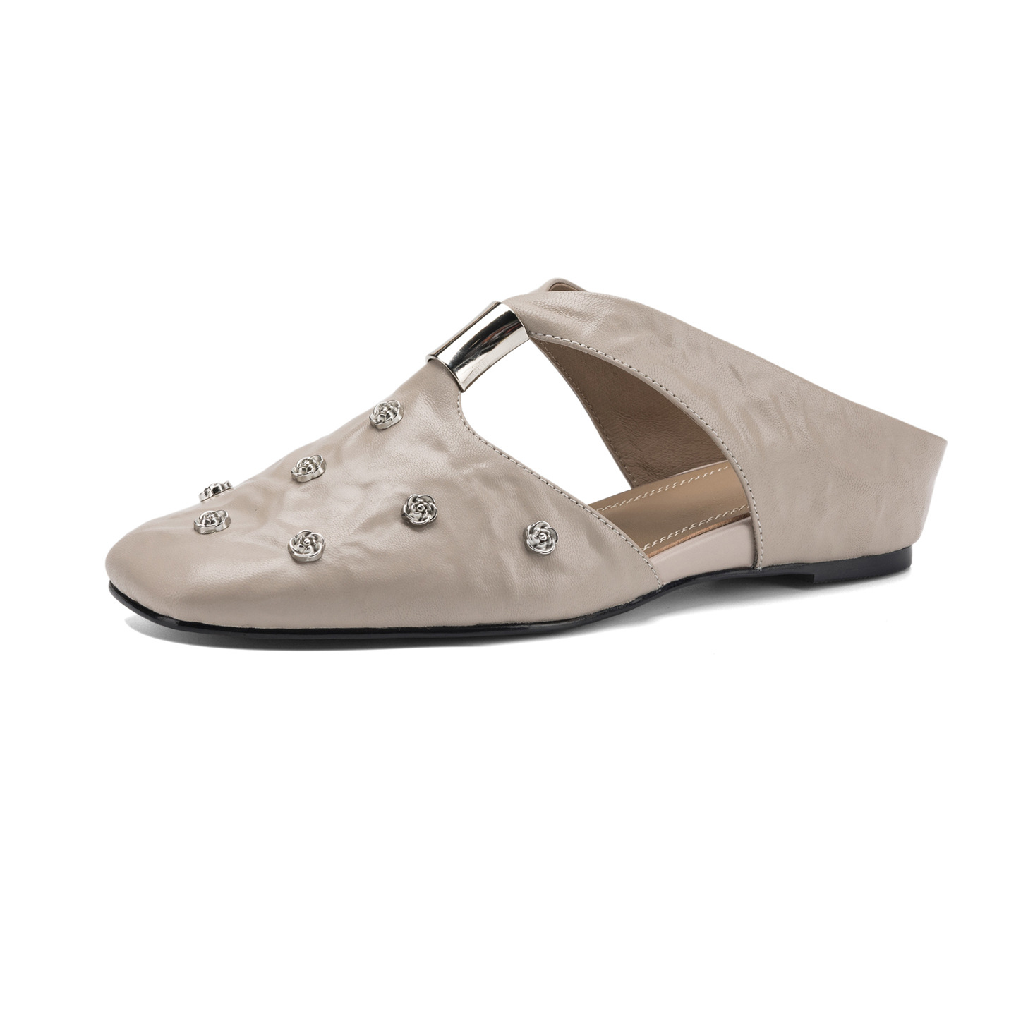 Dép sandal nữ quai chữ V đế bệt da cừu hoa nổi — đen
