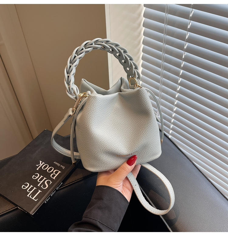Korean style bucket bag 2025 Summer new style, trendy and versatile, women's crossbody, niche and super popular single-shoulder bag undefined