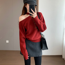 轻熟减龄 法式设计感宽松H廓型挂脖斜肩露肩蝙蝠袖针织衫H012109