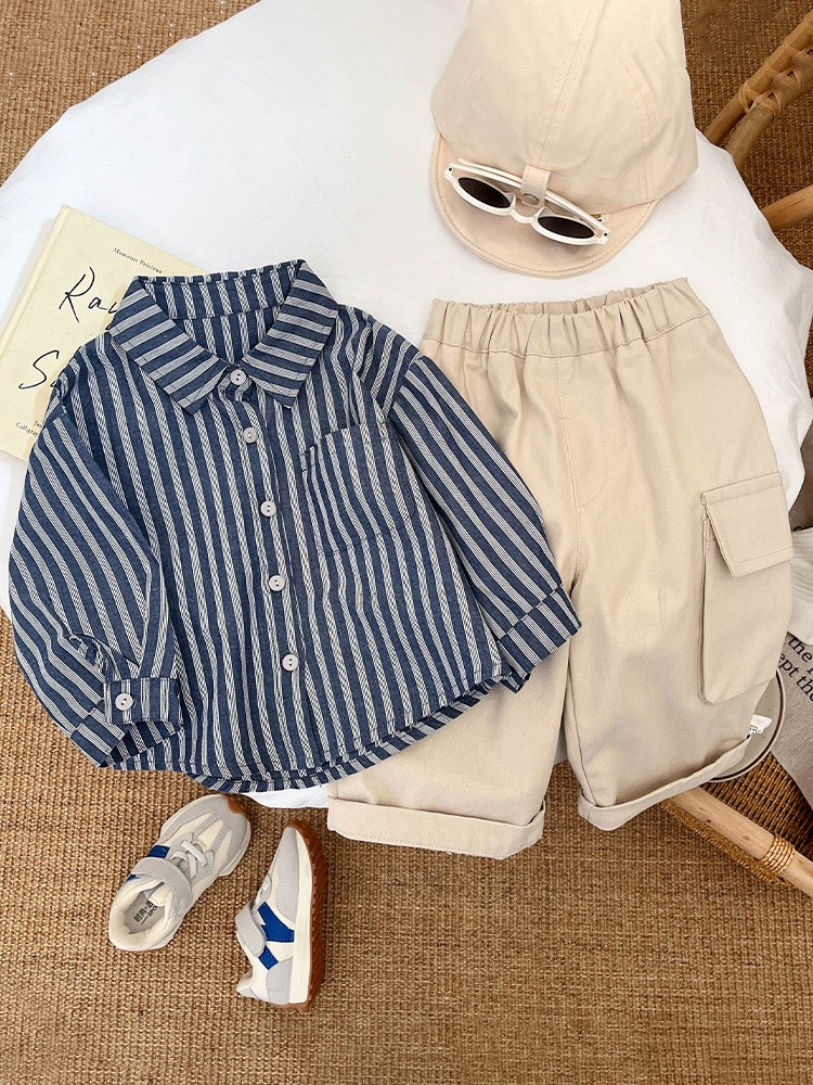 Camisas para niños de estilo coreano para primavera y otoño, nuevas camisas a rayas elegantes para niños, tops modernos y versátiles para bebés y niños pequeños.