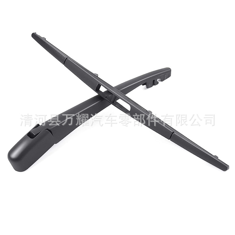 Rear wiper and rear wiper arm