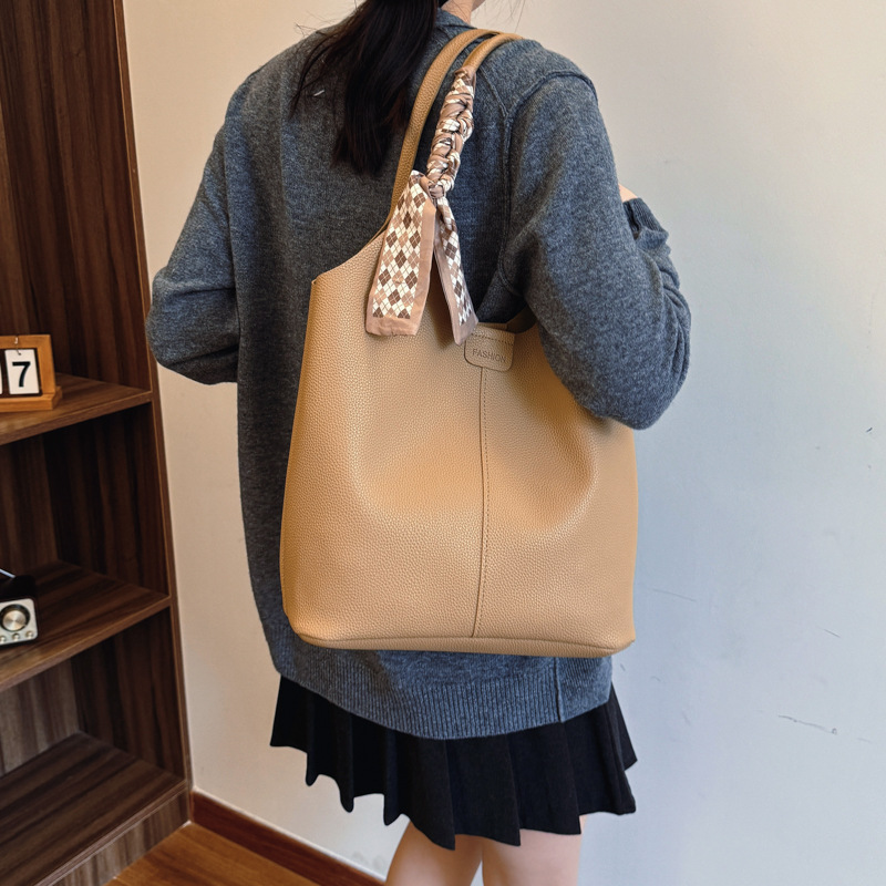 Bolsa de cubo de gran capacidad para mujeres 2024 nuevo otoño y invierno retro bolso de hombro casual bolso de alta calidad