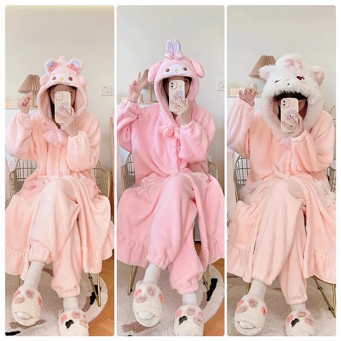 Japanese-Style Cute Nightgown for Women, Autumn and Winter Coral Fleece Thickened Warm Robe, Mid-Length Sweet Loungewear Suitable for Wearing Outside