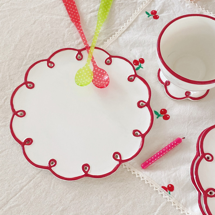 ins风红边浮雕镂空复古陶瓷盘子法式可爱少女心早餐盘甜品蛋糕盘