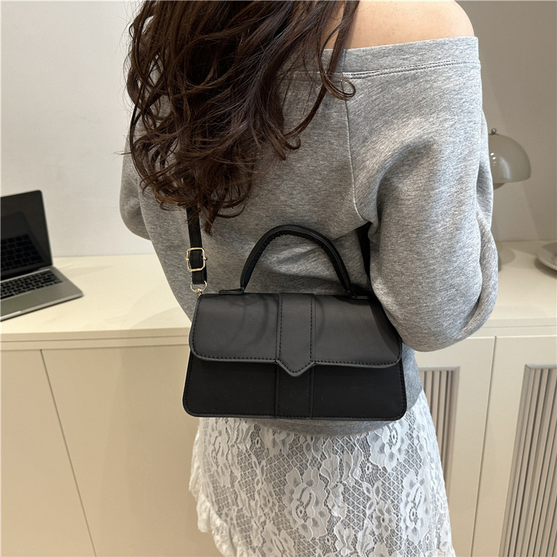 女性のためのクロスボーダー小さな正方形バッグ 2025 新しい多用途ポータブルショルダーバッグファッショナブルでシンプルな通勤クロスボディバッグ女性のバッグ|undefined