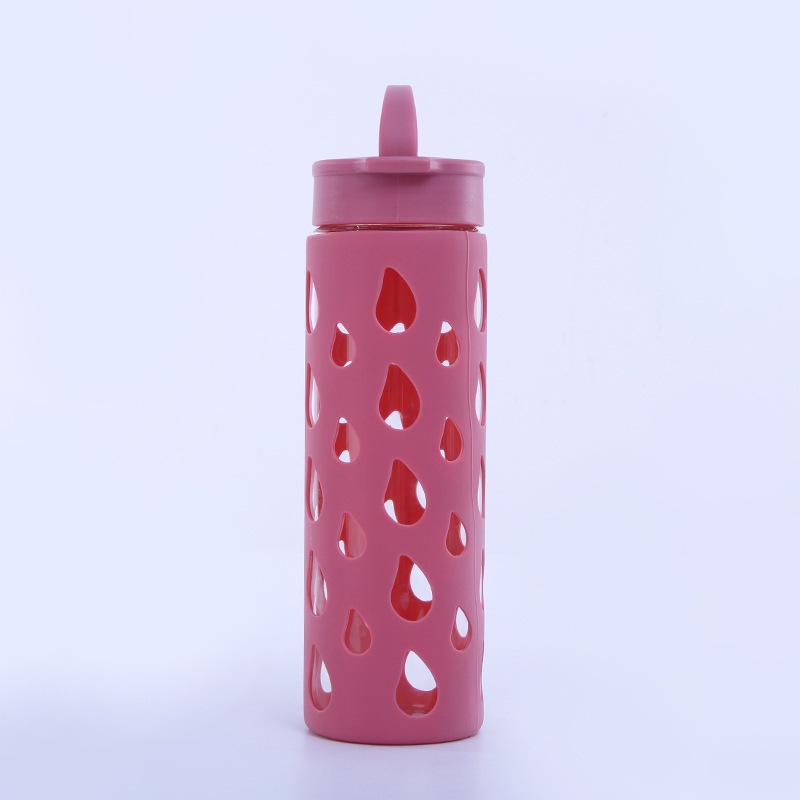 Comercio exterior vasos de vidrio portátiles botellas de vidrio aislantes de color personalizados gotas de agua de alto silicio copas de silicona cubierta al por mayor