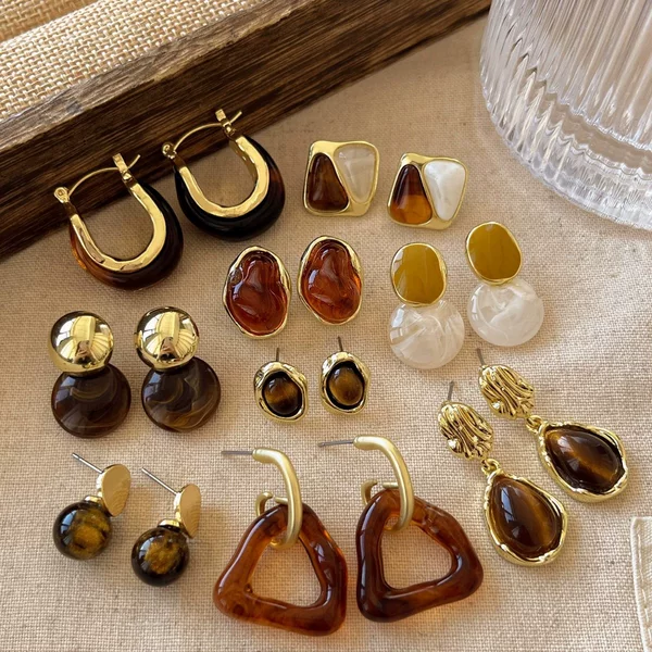 French-Style Light Luxury, Gentle and Elegant, Versatile Metal Ball Pearl Earrings for Women, Niche Fashion, Unique Design Earrings