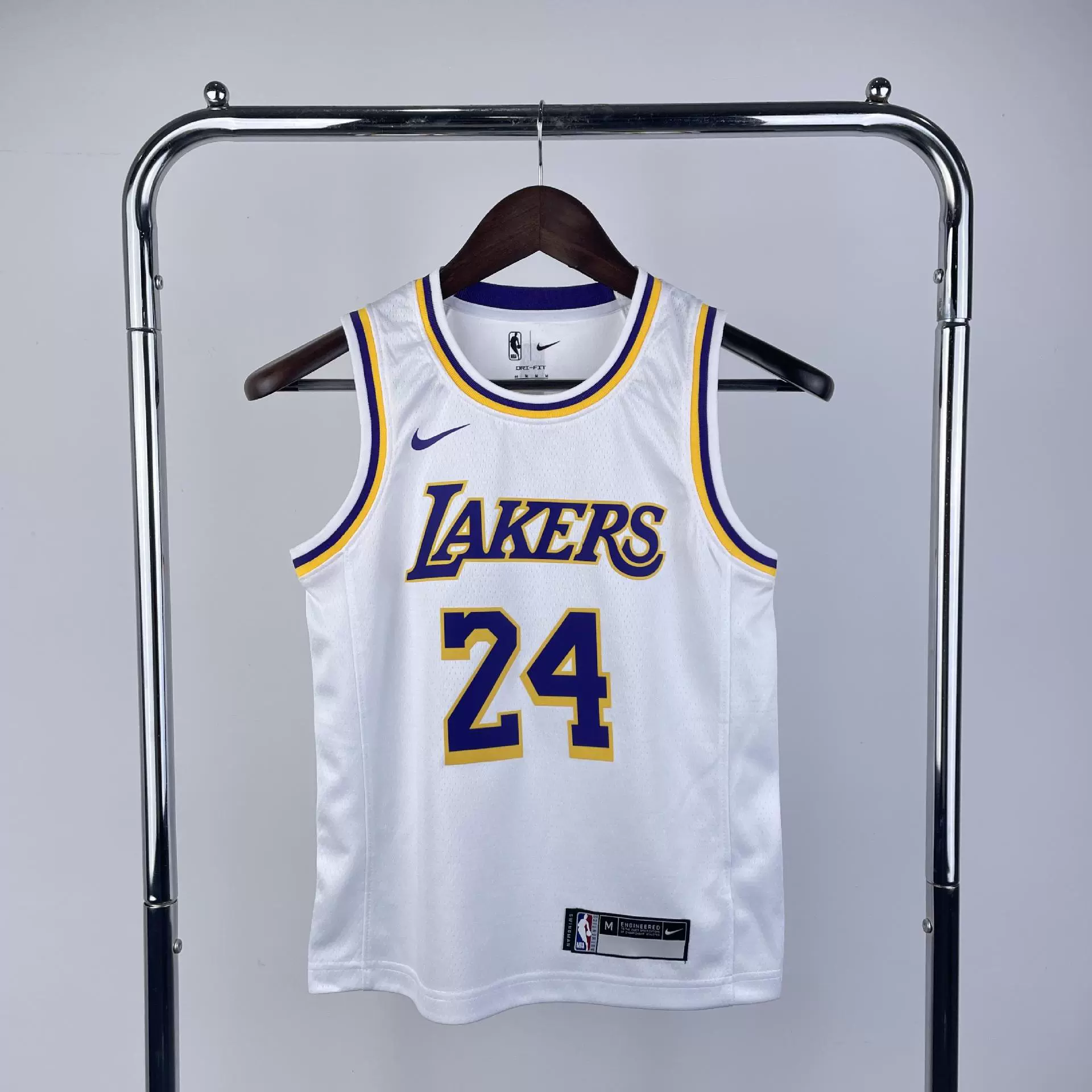 Детская и молодежная одежда. Футболка НБА Lakers Snake Pattern № 77 Дончич № 8 24 Коби № 6 23 Джеймс