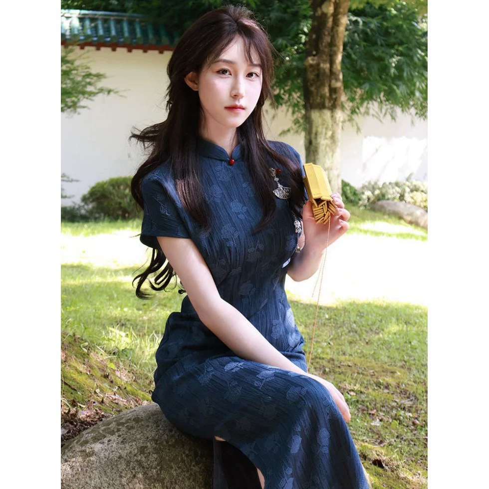 Новый китайский Cheongsam улучшенный молодой девушки 2025 новый летний стиль ретро синий жаккард можно носить ежедневно