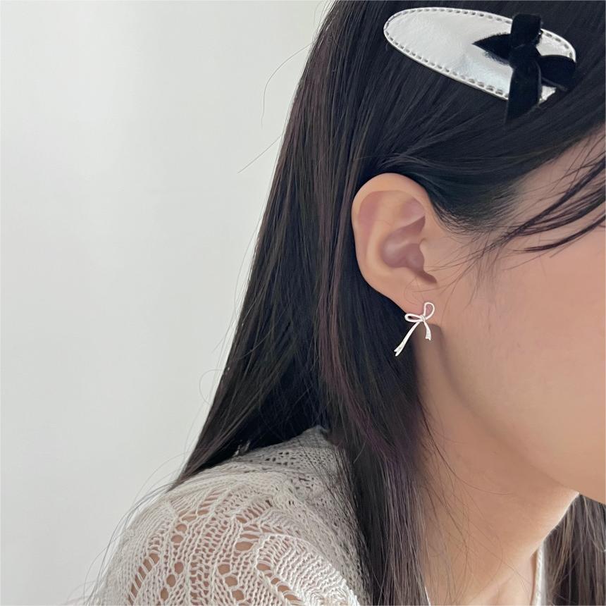 4g Weight 925 Sterling Silver Ear Needle Material Ear Studs Classification 1 Pair Quantity Daily Occasion 925 Sterling Silver Material Bow Knot Pattern Women's Gender Simple Style Style Plating Craft 925 Sterling Silver Bow Knot Simple Style Ear Studs For Women's 3