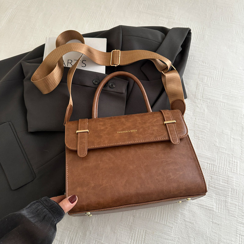 Bolso retro con textura de viajero 2024 invierno nuevo estilo salvaje temperamento ins bandolera de nicho bolso cuadrado pequeño mujer