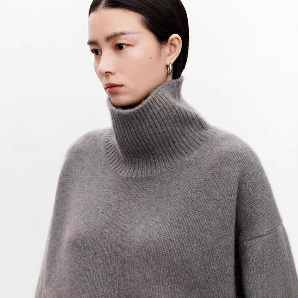 Demi-season woolen cashmere sweater