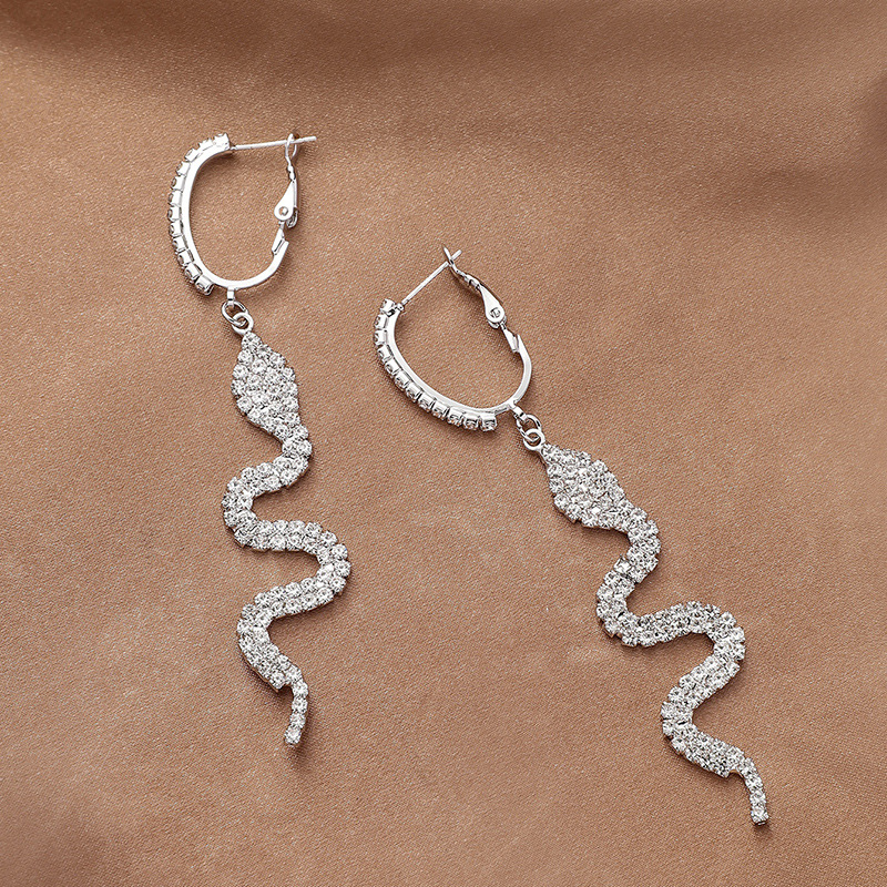 Boucles D&#39;oreilles Longues En Cuivre En Forme De Serpent En Strass Exagérées À La Mode En Gros display picture 4