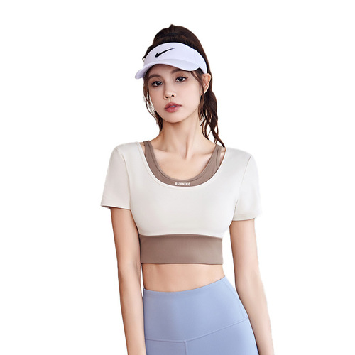 Peach fake two-piece fixed bra pad, bra-free yoga wear, short-sleeved stitching, contrasting color nude sports fitness top