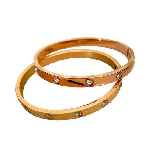 Titanium steel can be used for bathing, simple and elegant, light luxury, high-end fashion, diamond-encrusted titanium steel shiny ins non-fading rose bracelet.