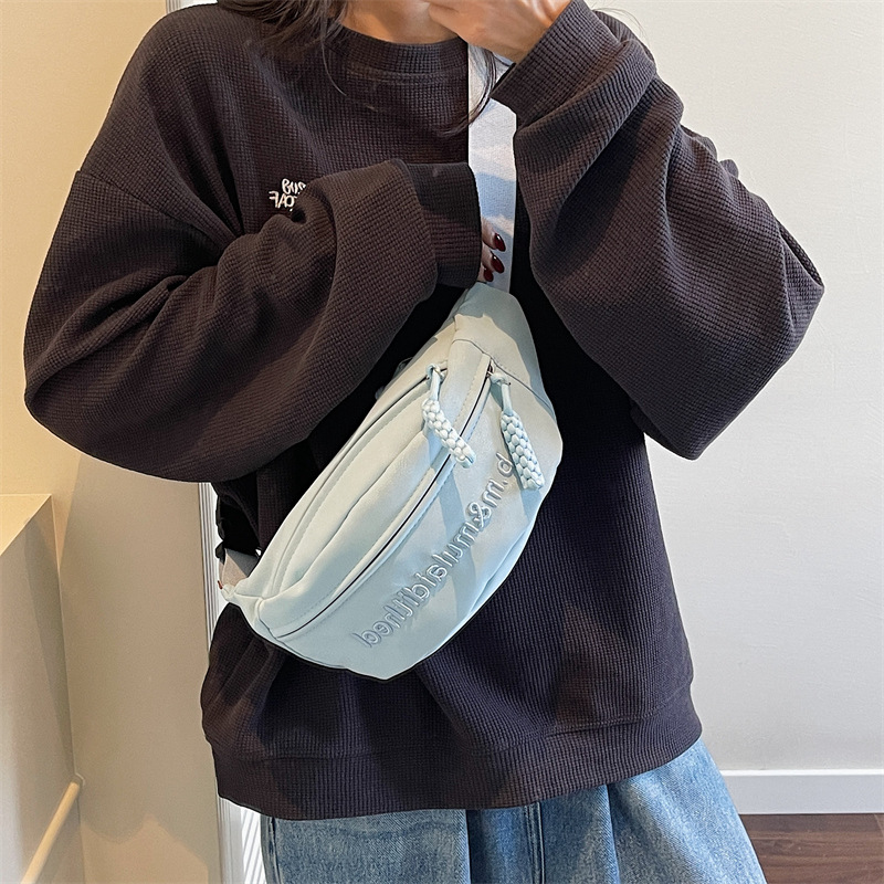 Comercio exterior Super Fire Bordado Estilo extranjero Bolsa de pecho Mujer 2025 Nuevo estilo de moda salvaje Bolsa de mensajero de hombro casual de celebridades de Internet