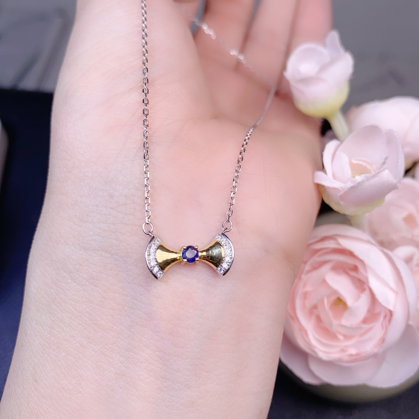 Sapphire pendant jade