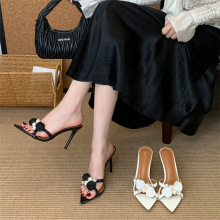 米庭轻奢珍珠花朵高跟拖鞋水钻尖头绝美细跟性感露趾外穿一字凉拖