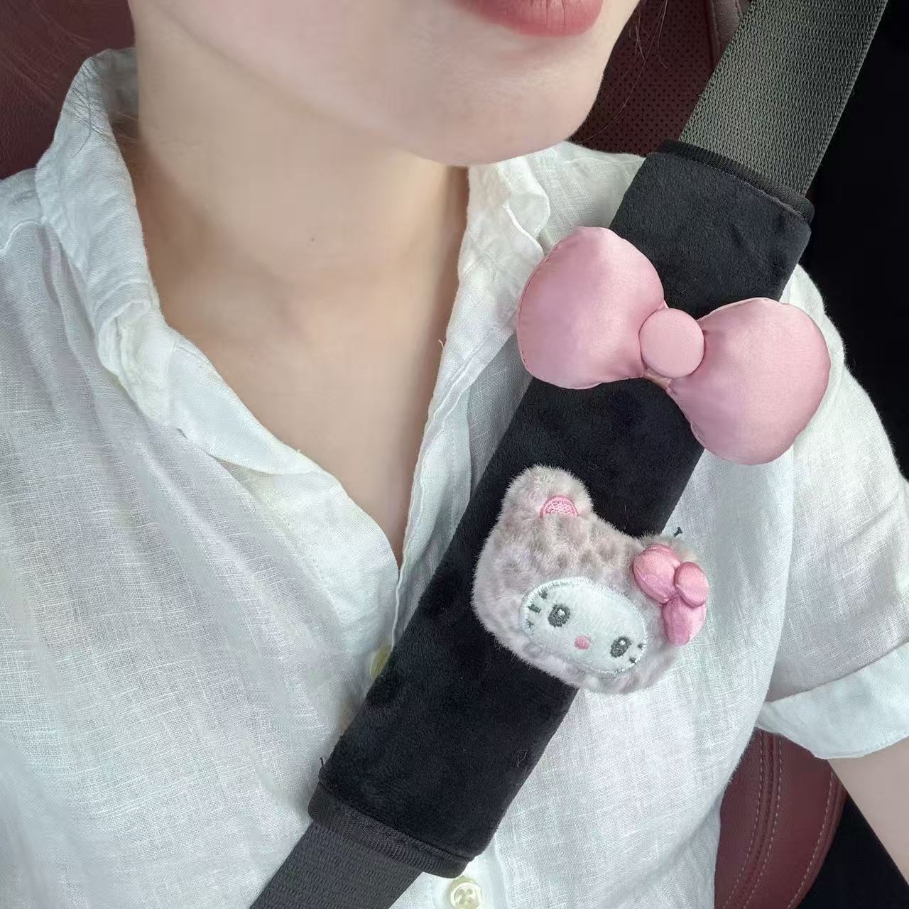 Original Handmade Cute Kt Bow Car Seatbelt Shoulder Protector, Anti-Slip and Anti-Abrasion Decorative Car Accessory, New Car Gift