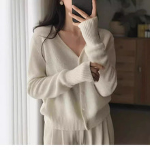 春秋款V领韩版宽松软糯外搭时尚短款毛衣外套羊毛针织开衫女纯色