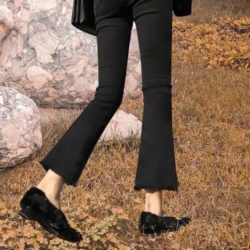 Black Flared Jeans for Women, New Korean Style, Slim Fit, Flattering for Petite Figures, Cropped with Frayed Hem