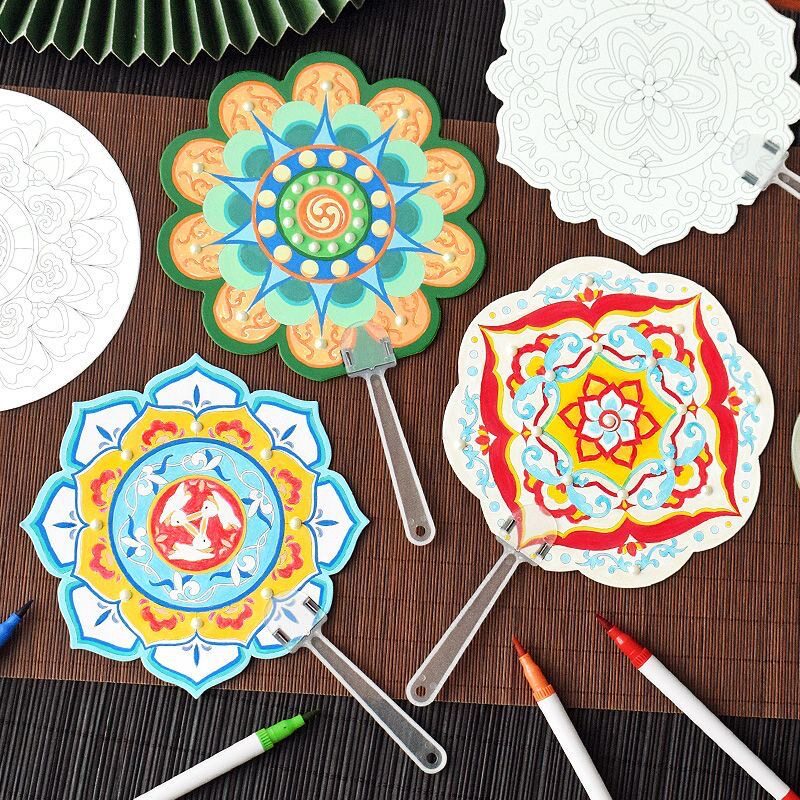Dunhuang Algae Well Wind Fan de graffiti hecho a mano Jardín de infantes para niños Fan DIY Fan creativo de estilo chino Fan pintado a mano
