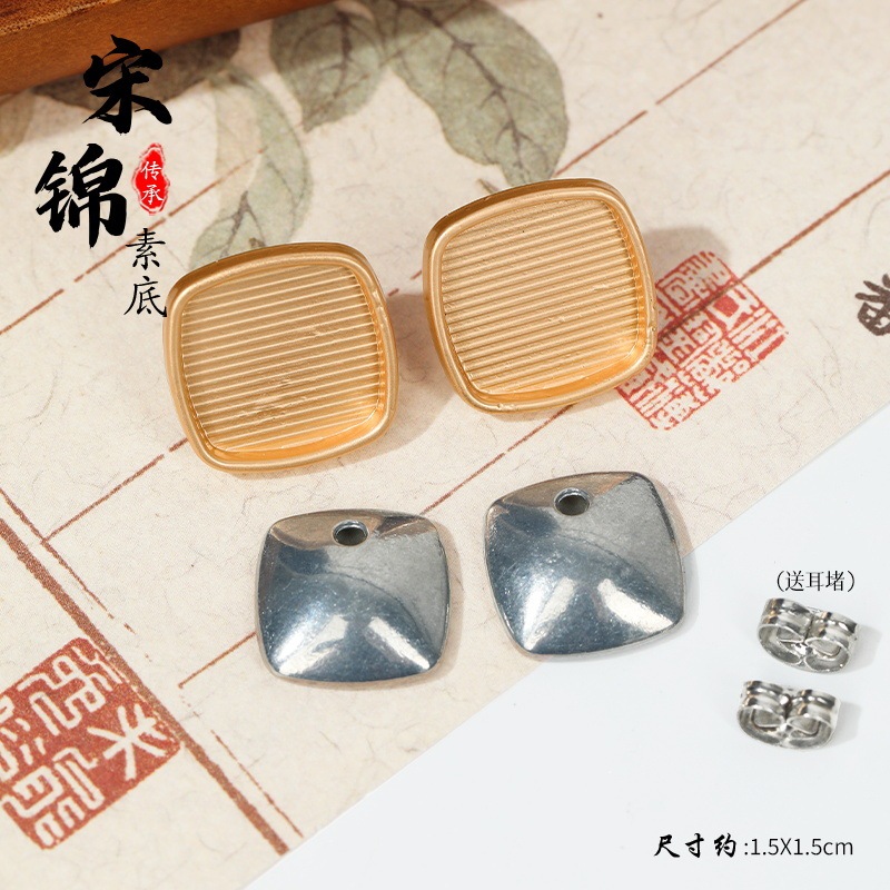 宋錦藍染刺繍部品のネジの下に髪を支えて布を包みます。|undefined