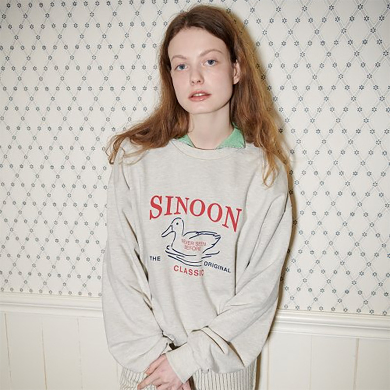 In-Stock Korean-Style Duck Print Crewneck Sweatshirt, Korean Version, Trendy Dongdaemun Style, Women's Loose-Fitting Korean Casual Top In-Stock Korean-Style Duck Print Crewneck Sweatshirt, Korean Version, Trendy Dongdaemun Style, Women's Loose-Fitting Korean Casual Top