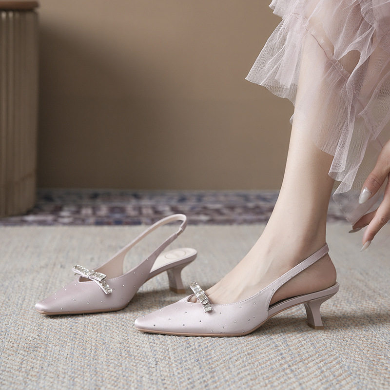Sandal nữ bít mũi hở gót chất liệu satin đính đá, gót vuông thấp 3–6 cm — Màu be, Màu hồng nhạt, màu đen