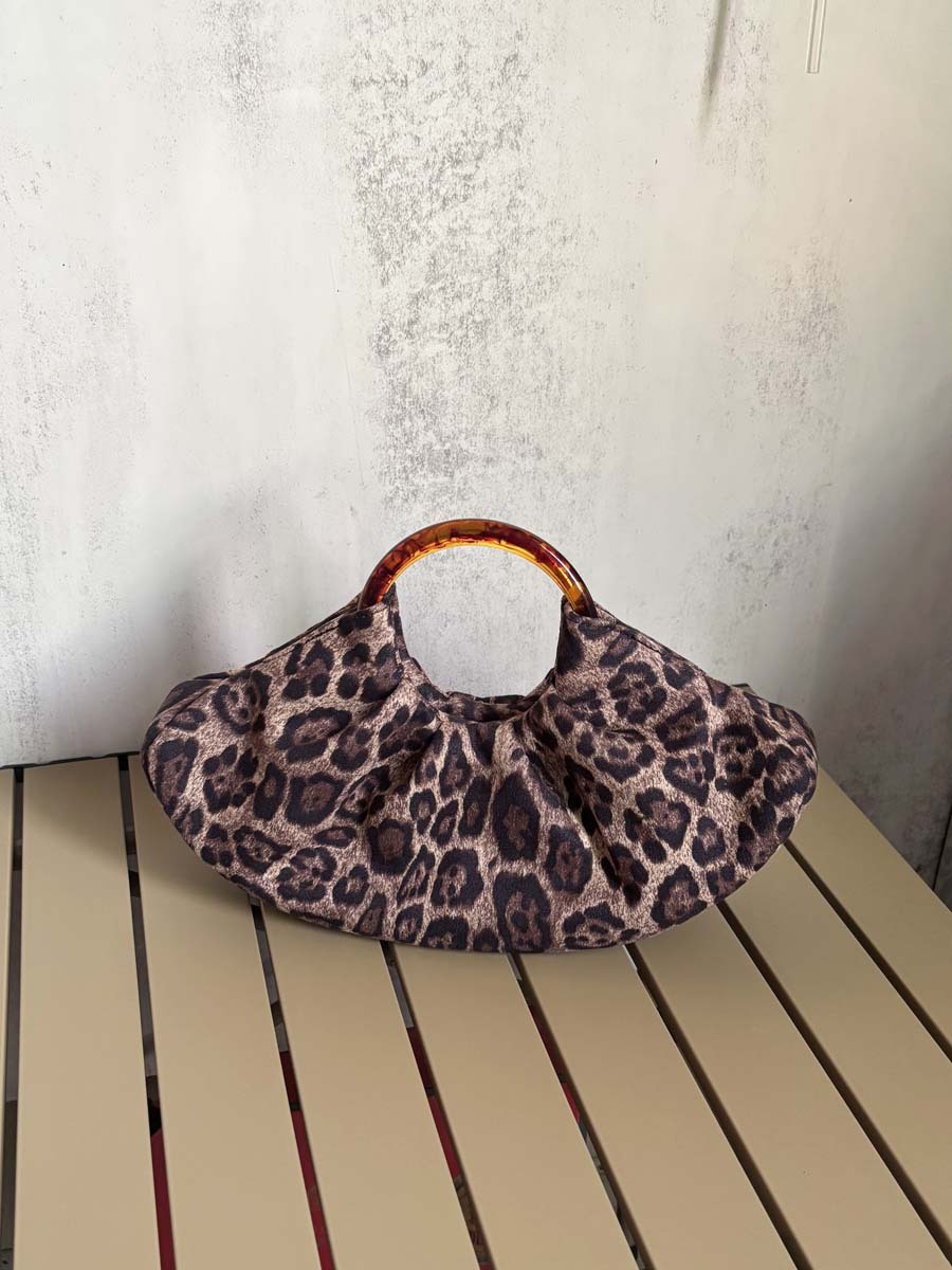 Estilo de celebridad de Internet 2023 nuevo bolso de nicho bolso de mano de mujer bolsa de nube de seda plisada cena verano bolso de mujer