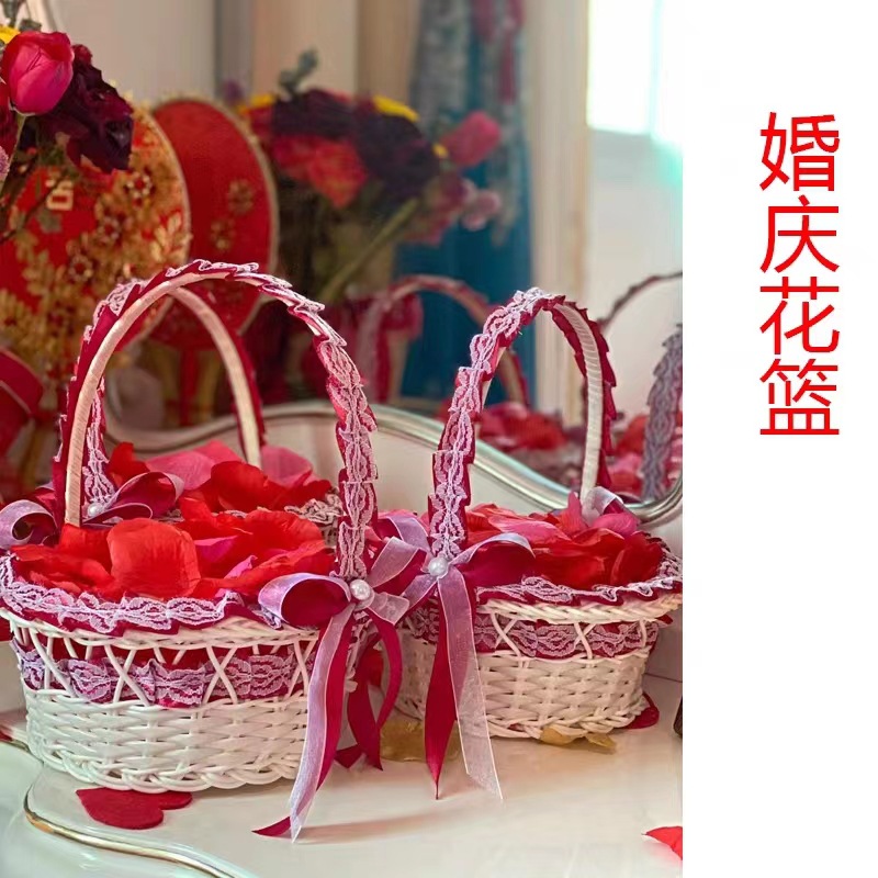 Wedding red festive flower basket candy handmade woven tote basket Western wedding heart-shaped petals scattering basket