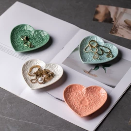 陶瓷工艺品;碟;装饰托盘