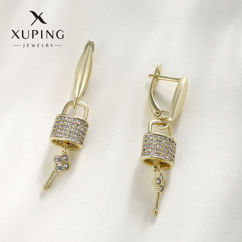 Pendientes de llave de cerradura de diamantes de aleación Xuping, lujo ligero, sentido de alta gama, otoño e invierno, nicho, moda europea y americana, pendientes largos, mujeres