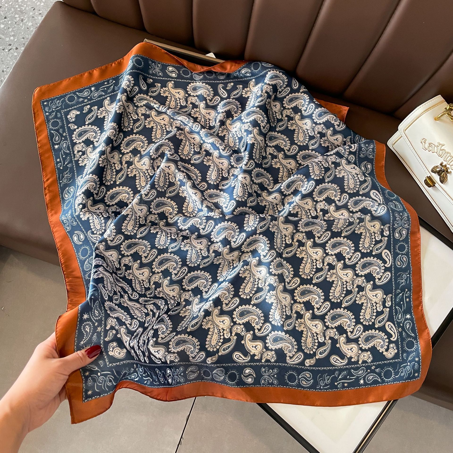 Ny liten fyrkantig halsduk 70 cm koreansk fyrkantig satinhalsduk med växtblomma, sidenhalsduk för kvinnor, dekorativ liten sjalhalsduk_voghion.com