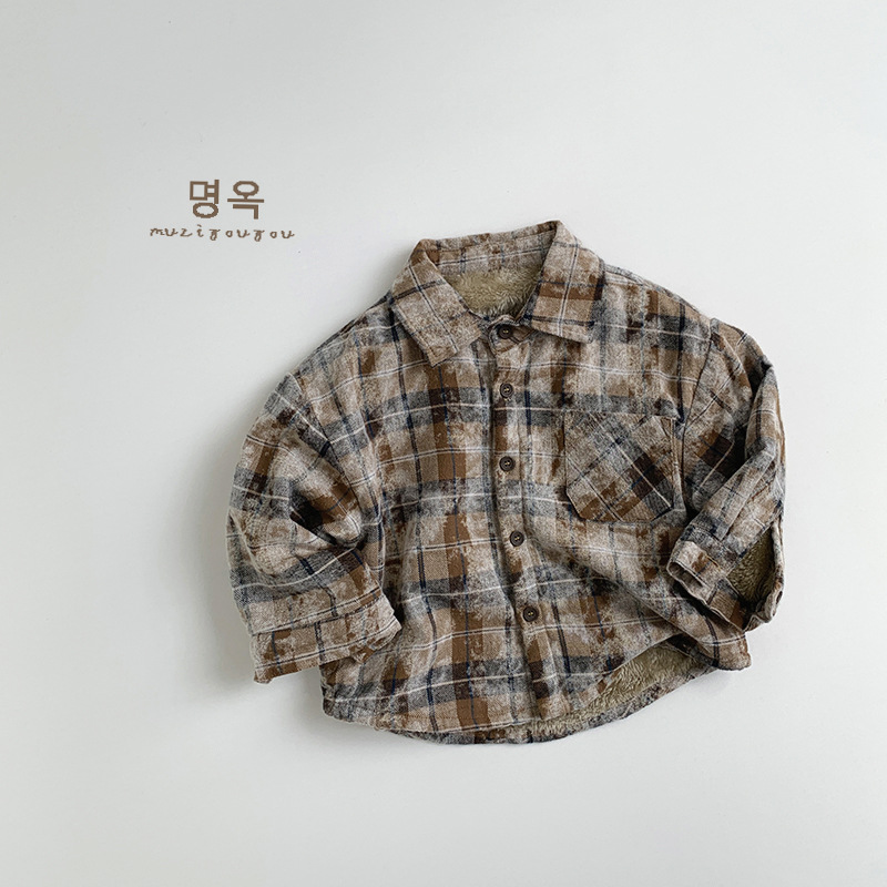 Camisa de terciopelo a cuadros de color frito 2025 invierno nueva ropa de bebé para niñas niños versión coreana de la chaqueta cálida retro de moda